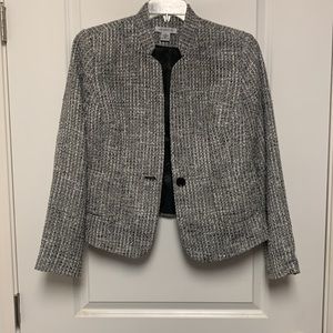 LIZ CLAIBORNE Business/Work Attire Short waist jacket.